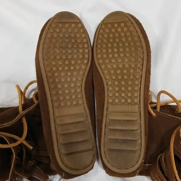 Minnetonka - Womens brown shoes. Size 5 - Picture 6 of 8